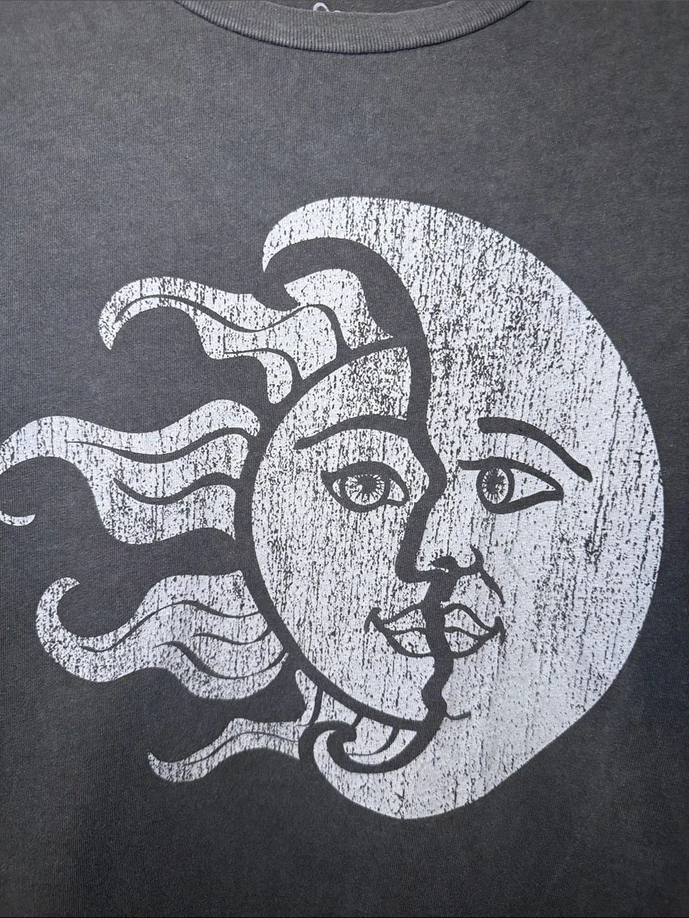 Full Tilt Women's Sun and Moon Cropped Grey Graphic Tshirt Size Small EUC